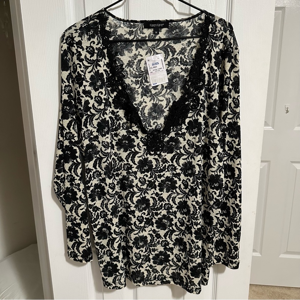 Karen Kane | Patterned Long-Sleeved Blouse